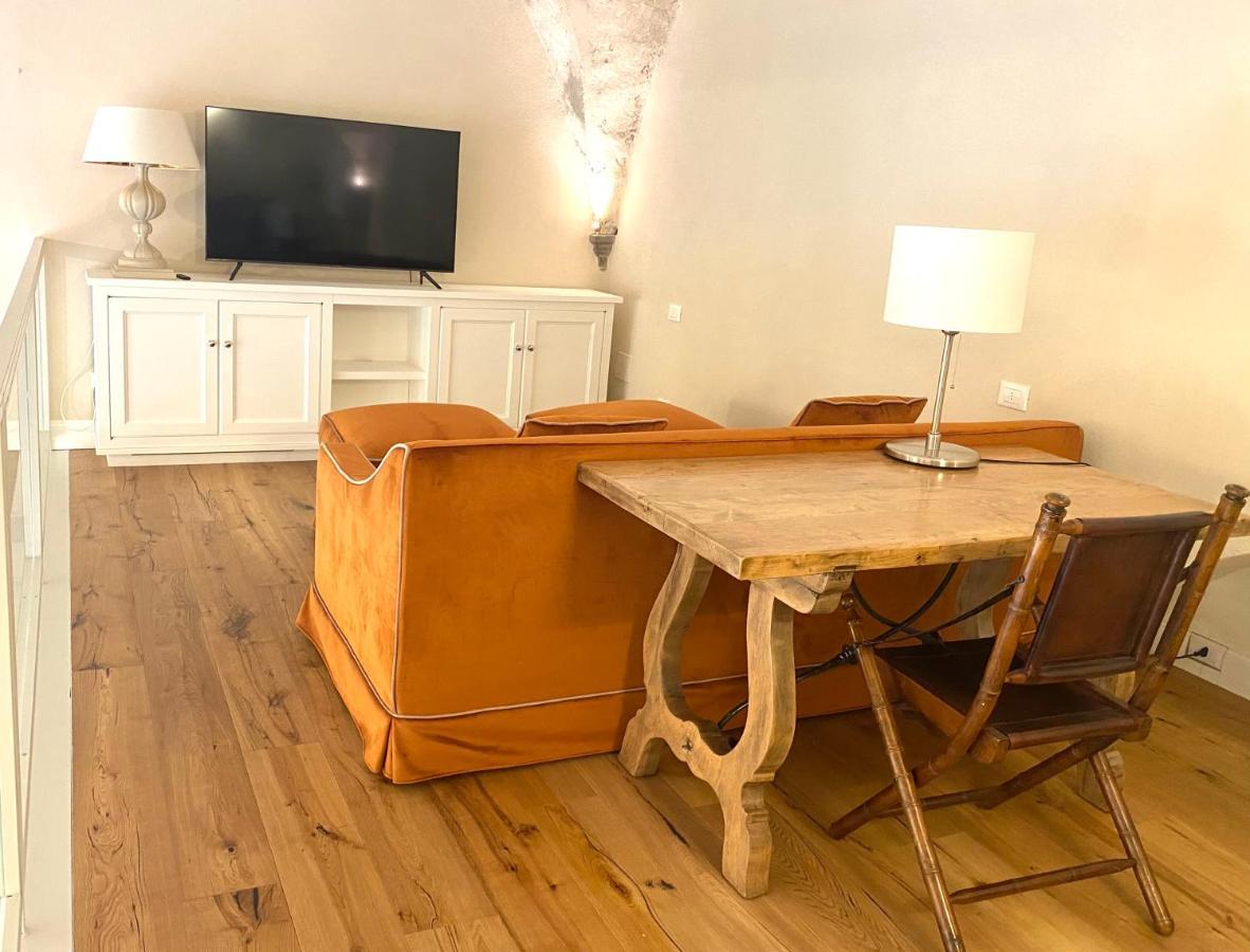 Accademia Newly Renovated Ancient Abbey Apartment Florenţa Exterior foto